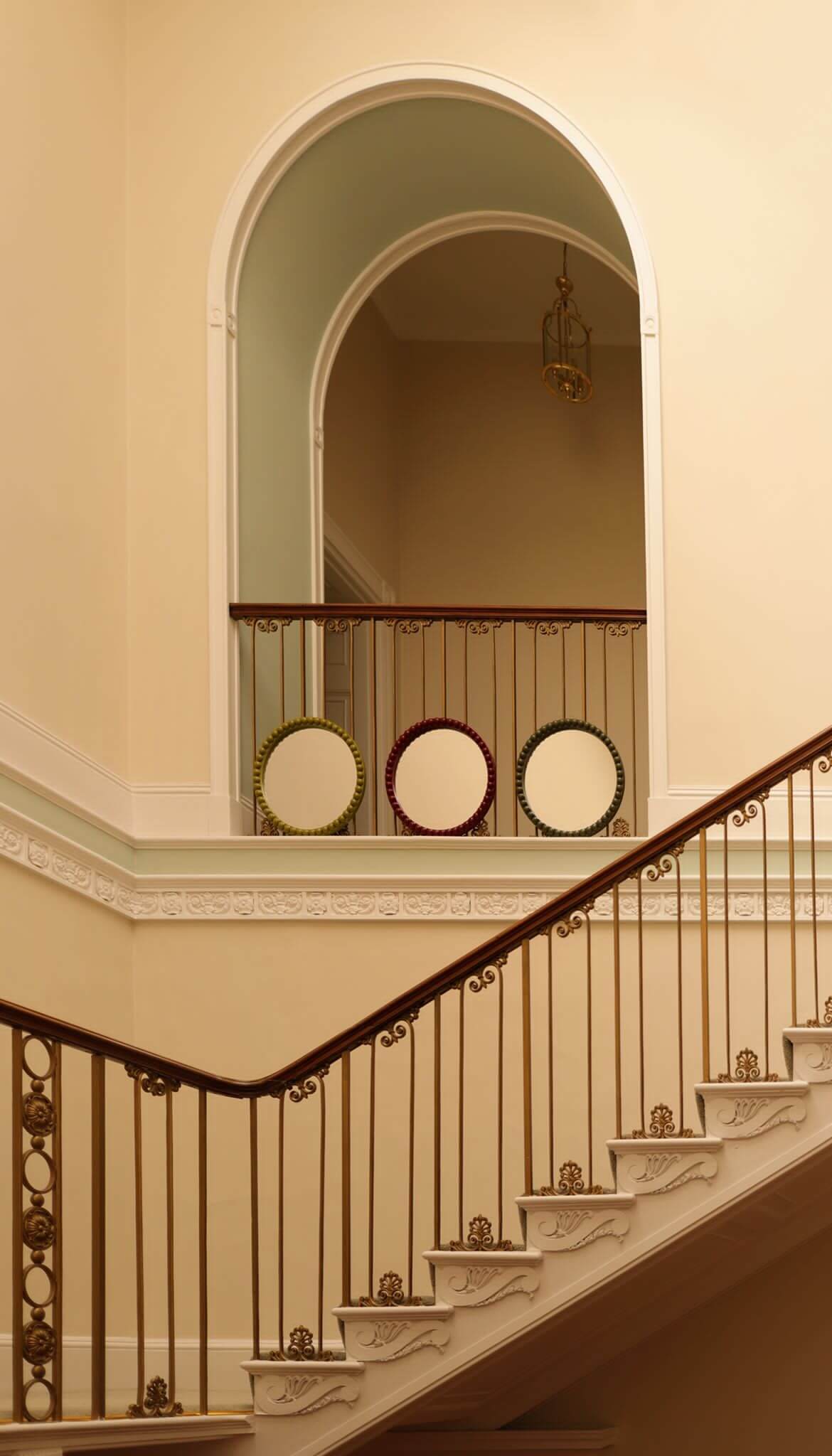 Round Over-Sized Bobbin Mirror