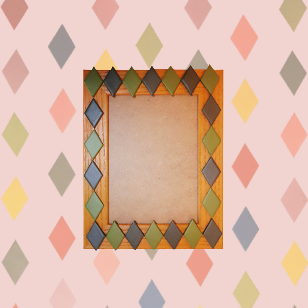 Harlequin Frame