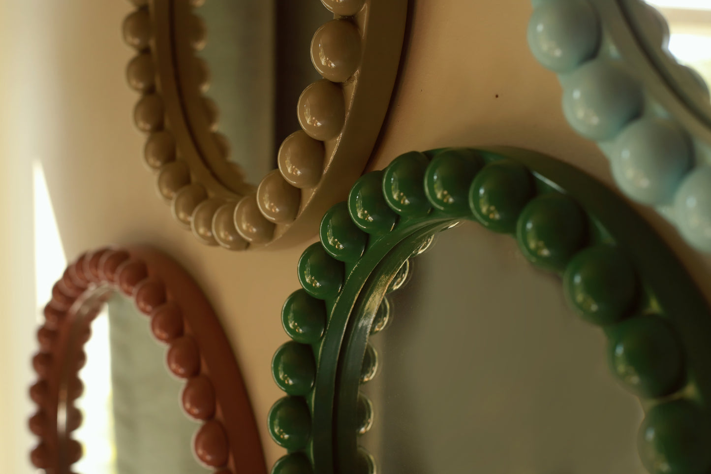 Round Over-Sized Bobbin Mirror