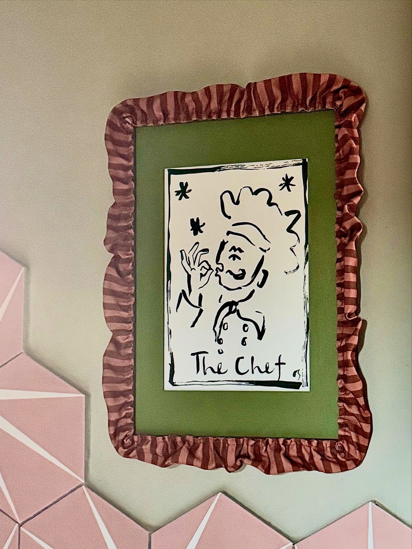 Cappuccino Ruffle Frame