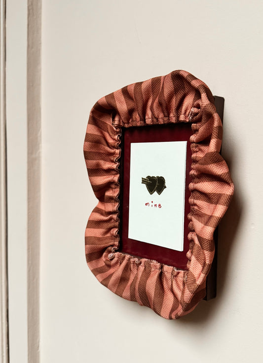 Cappuccino Ruffle Frame